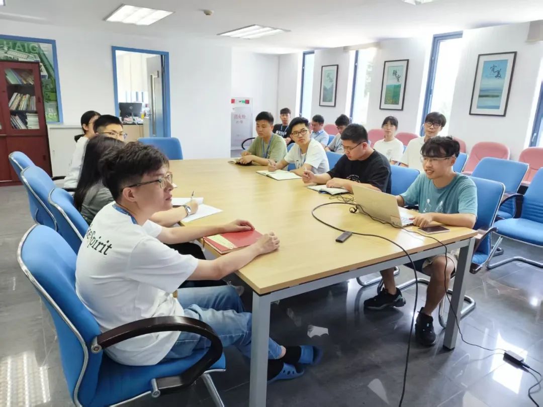 6����������������˾��ί��֯��չ��ѧϰϰ��ƽ�������Ҫ���ž���ר��ѧϰ������������ָ������ְ����֪�к�һ���Զ�������Ϊ��������������Խ���߰��Ķ�־��Խ����ʵ������Ͷ����ҵ��������������������.jpg